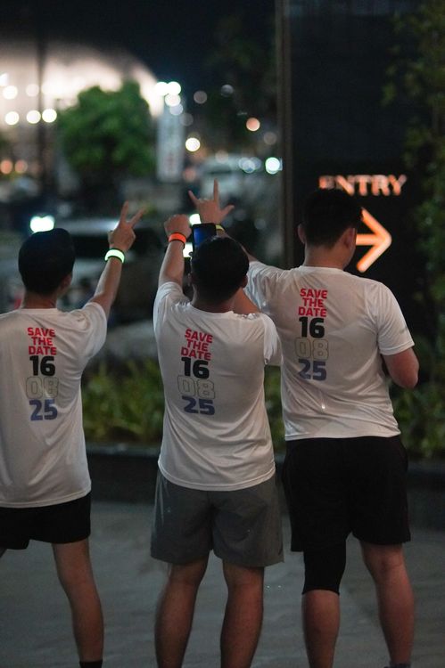 Race photo from PIK NITE RUN VIBES