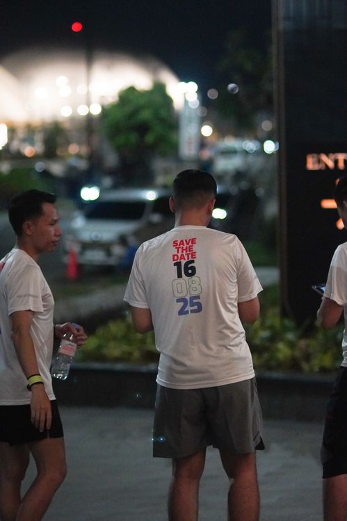 Race photo from PIK NITE RUN VIBES