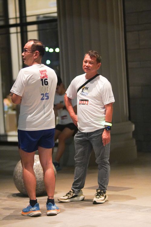 Race photo from PIK NITE RUN VIBES