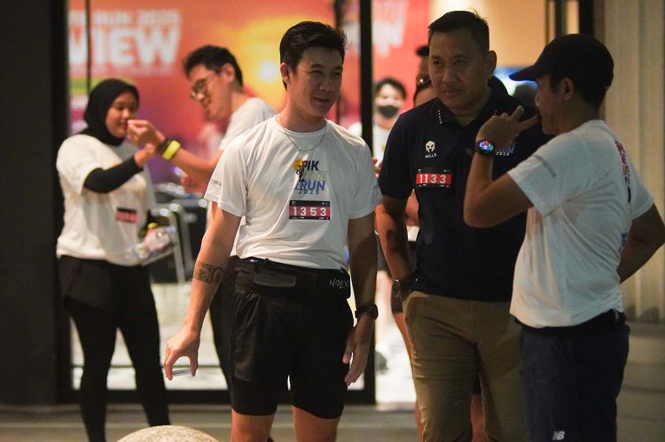 Race photo from PIK NITE RUN VIBES