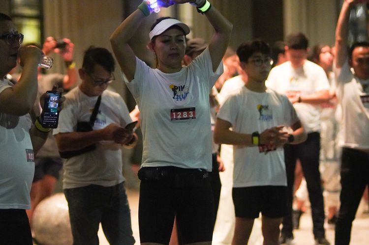Race photo from PIK NITE RUN VIBES