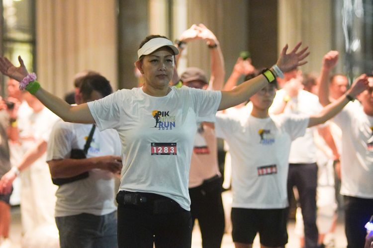 Race photo from PIK NITE RUN VIBES
