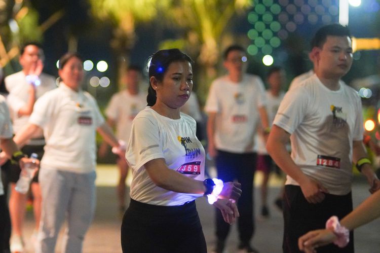 Race photo from PIK NITE RUN VIBES