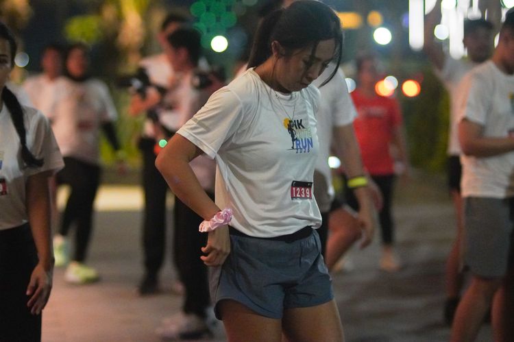 Race photo from PIK NITE RUN VIBES