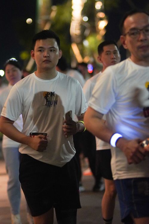 Race photo from PIK NITE RUN VIBES