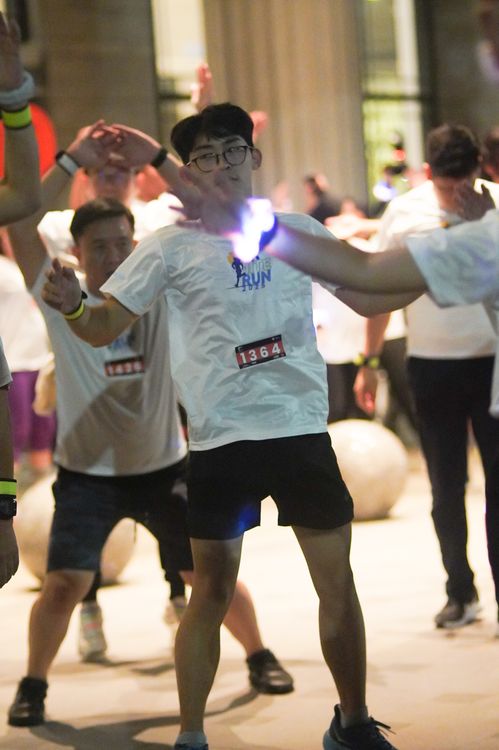 Race photo from PIK NITE RUN VIBES