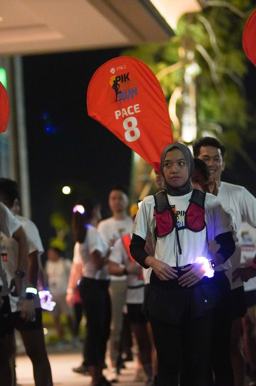 Race photo from PIK NITE RUN VIBES