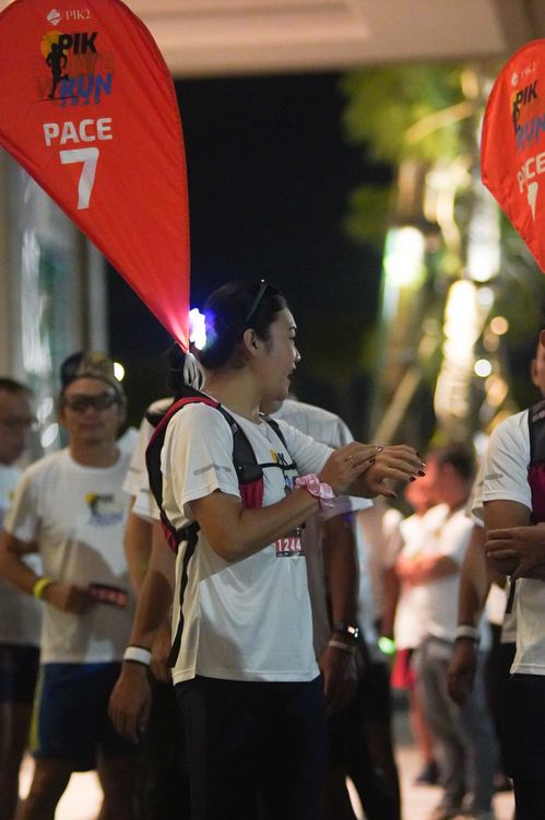 Race photo from PIK NITE RUN VIBES