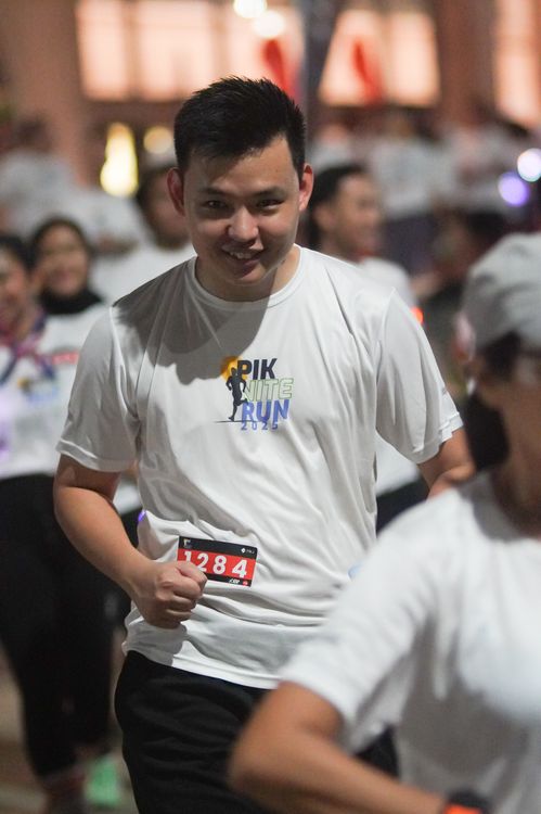 Race photo from PIK NITE RUN VIBES