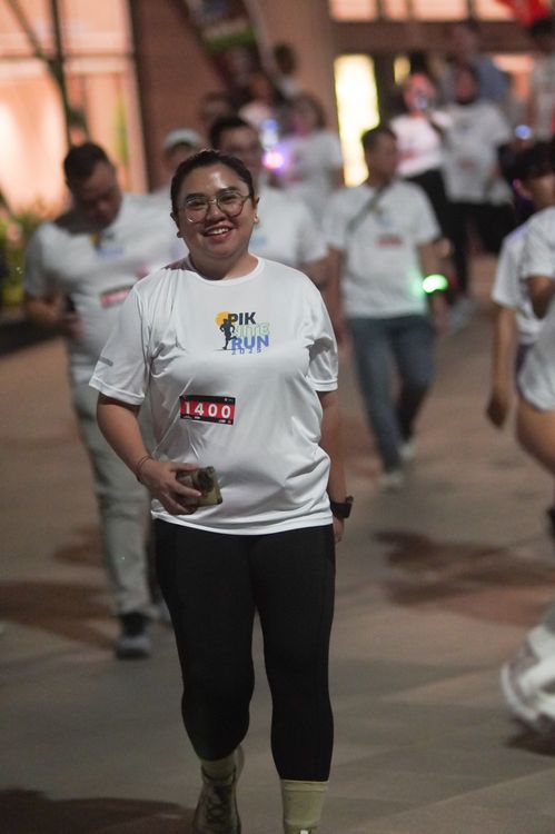 Race photo from PIK NITE RUN VIBES