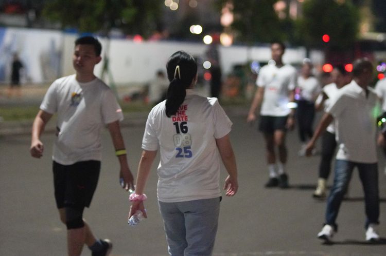 Race photo from PIK NITE RUN VIBES