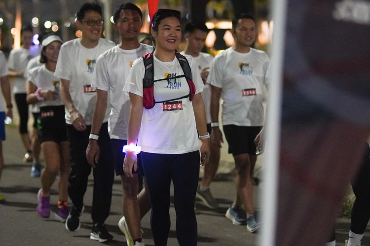 Race photo from PIK NITE RUN VIBES
