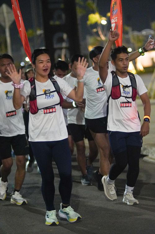 Race photo from PIK NITE RUN VIBES