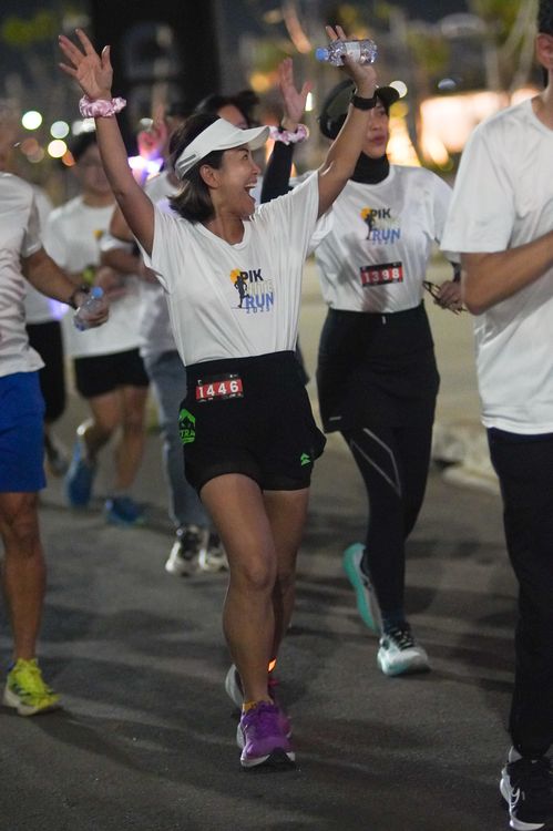 Race photo from PIK NITE RUN VIBES