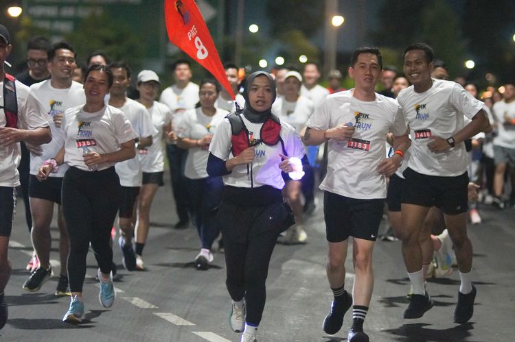 Race photo from PIK NITE RUN VIBES