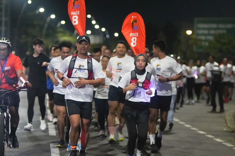 Race photo from PIK NITE RUN VIBES