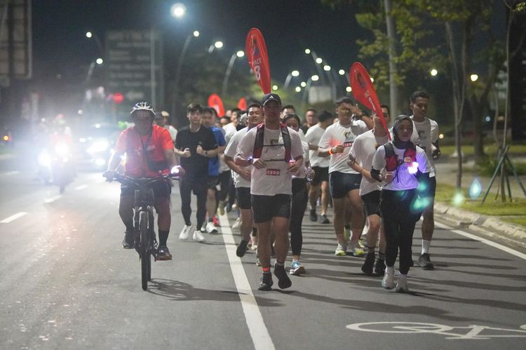 Race photo from PIK NITE RUN VIBES