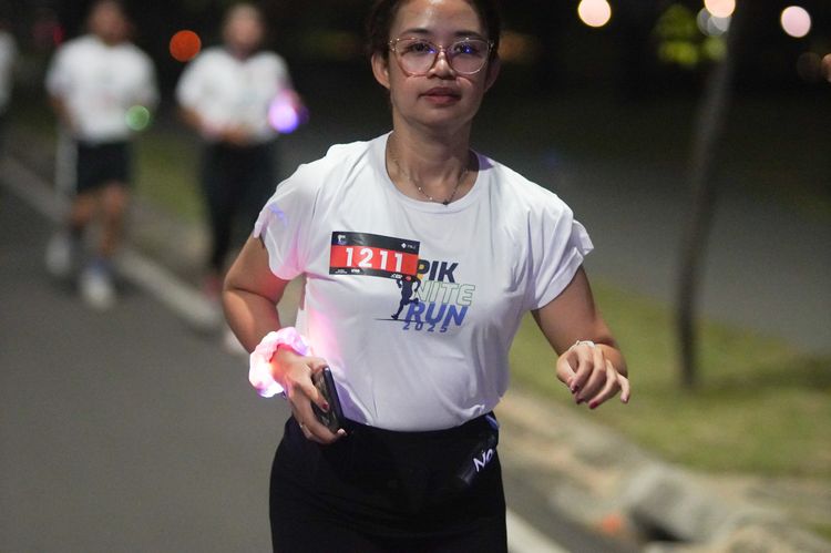 Race photo from PIK NITE RUN VIBES