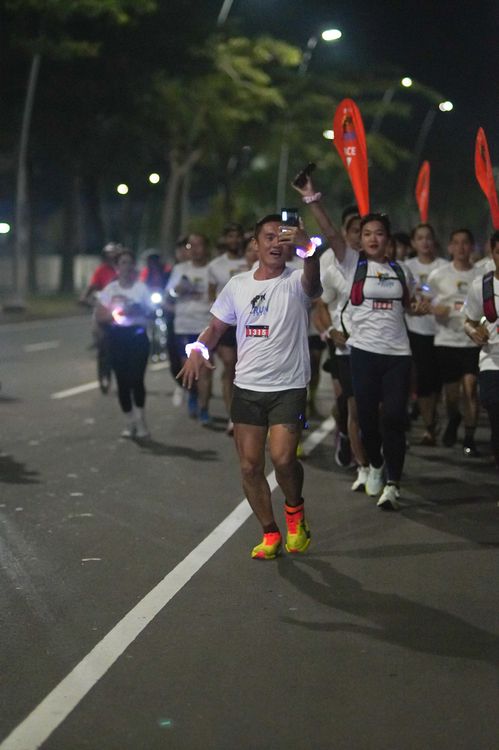 Race photo from PIK NITE RUN VIBES