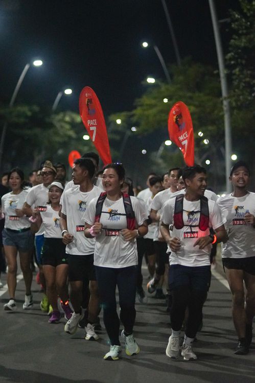 Race photo from PIK NITE RUN VIBES