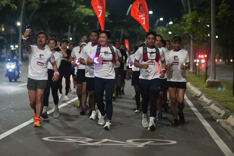 Race photo from PIK NITE RUN VIBES
