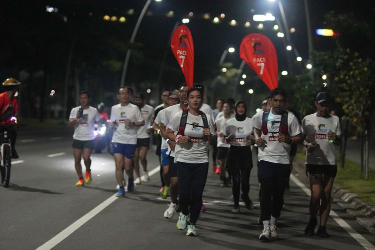 Race photo from PIK NITE RUN VIBES
