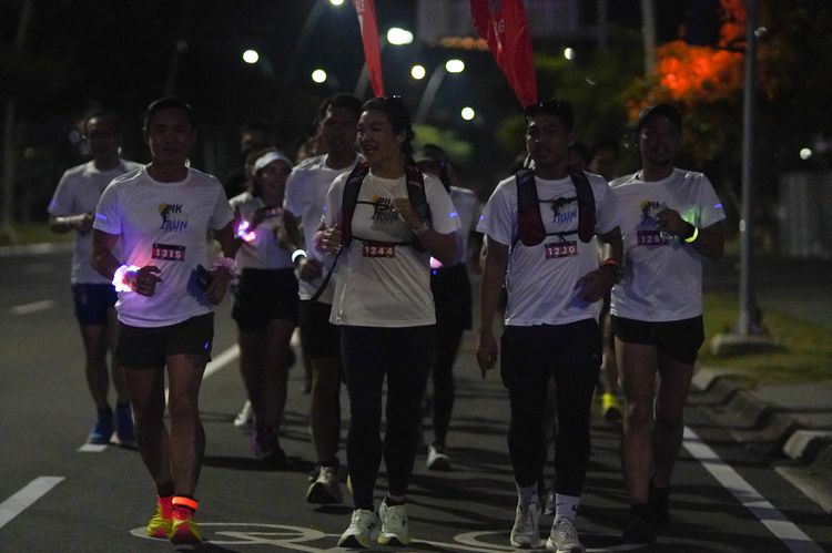 Race photo from PIK NITE RUN VIBES