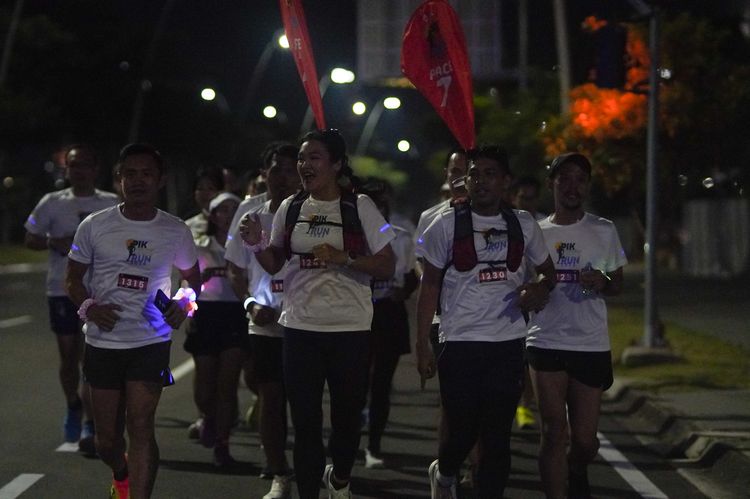 Race photo from PIK NITE RUN VIBES