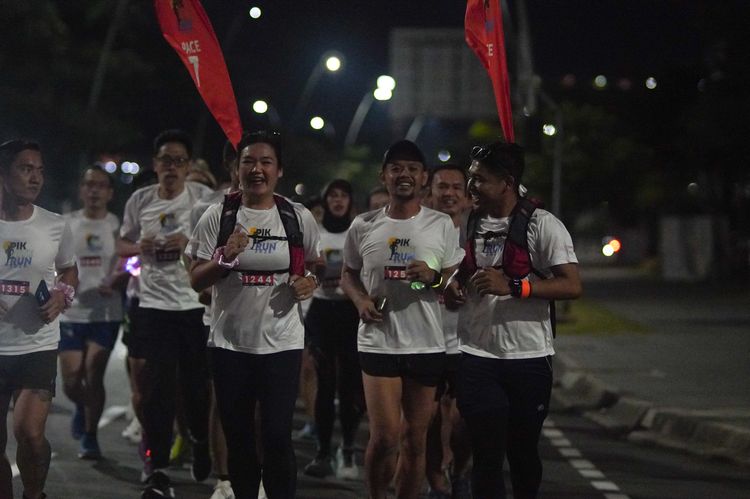 Race photo from PIK NITE RUN VIBES