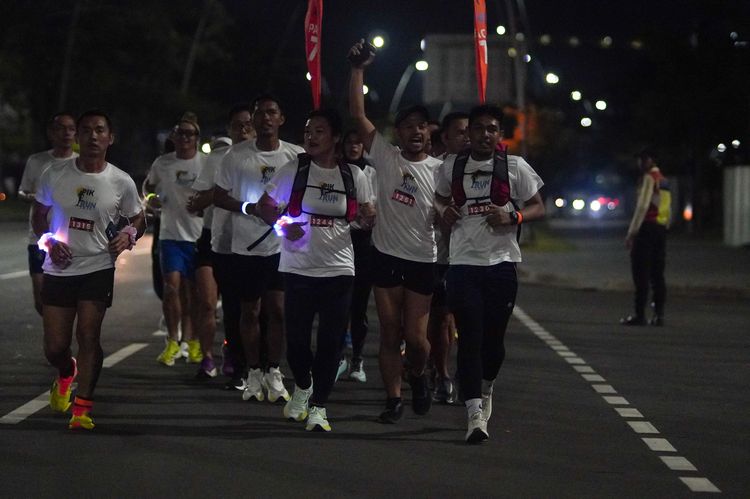 Race photo from PIK NITE RUN VIBES