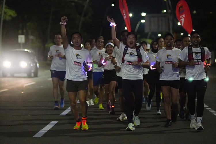 Race photo from PIK NITE RUN VIBES