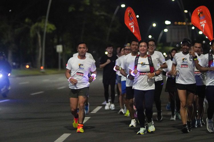 Race photo from PIK NITE RUN VIBES