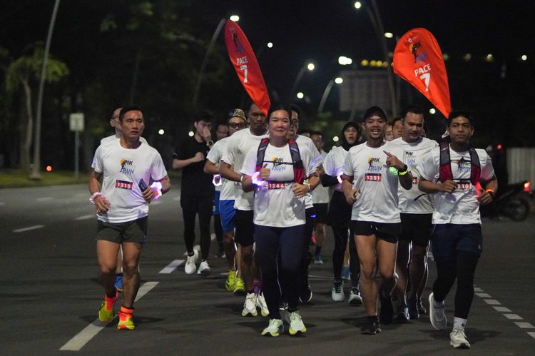 Race photo from PIK NITE RUN VIBES