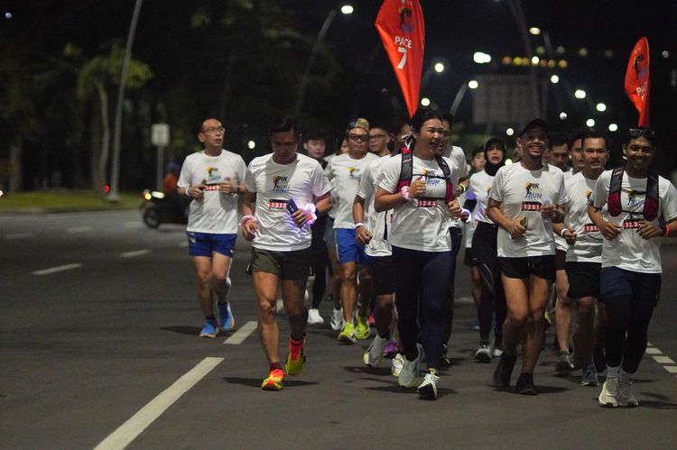 Race photo from PIK NITE RUN VIBES