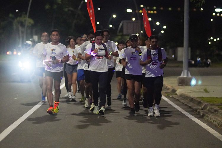 Race photo from PIK NITE RUN VIBES