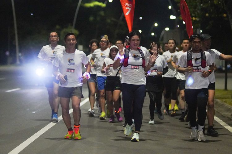 Race photo from PIK NITE RUN VIBES