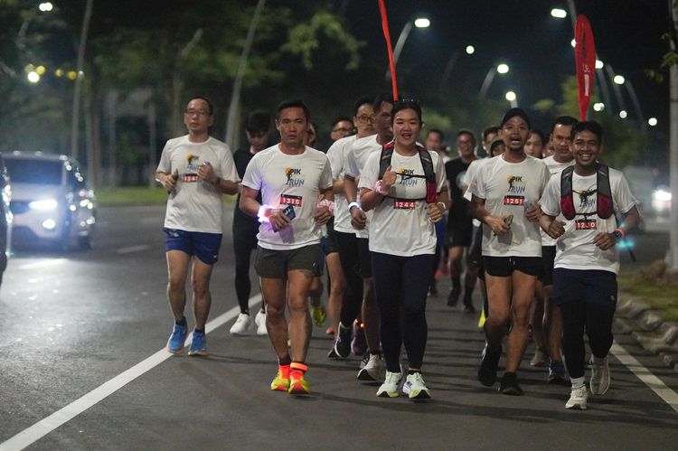 Race photo from PIK NITE RUN VIBES