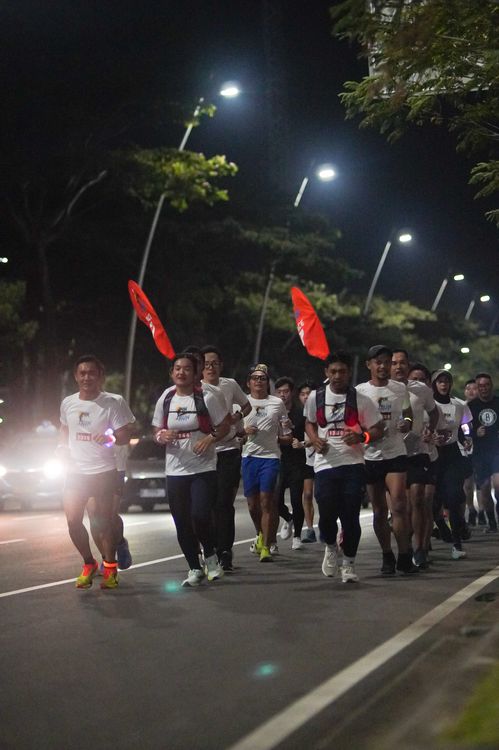 Race photo from PIK NITE RUN VIBES