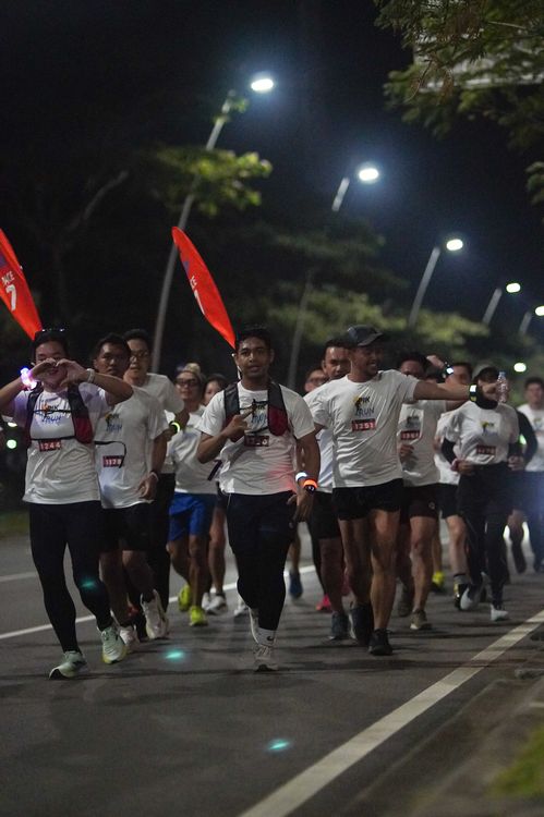 Race photo from PIK NITE RUN VIBES