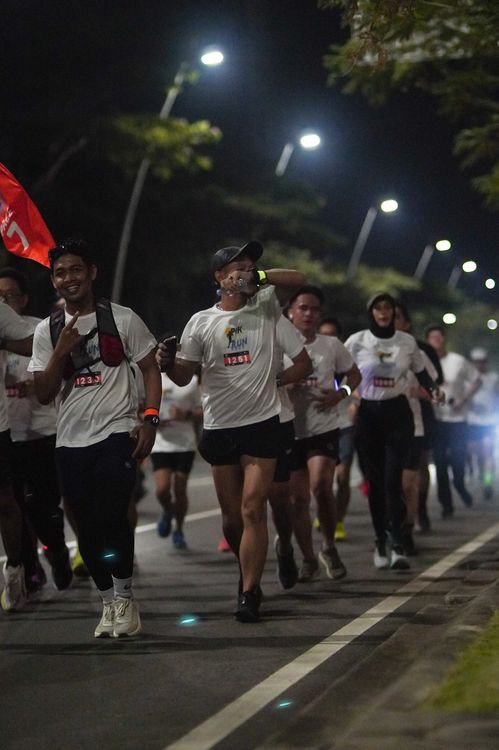 Race photo from PIK NITE RUN VIBES