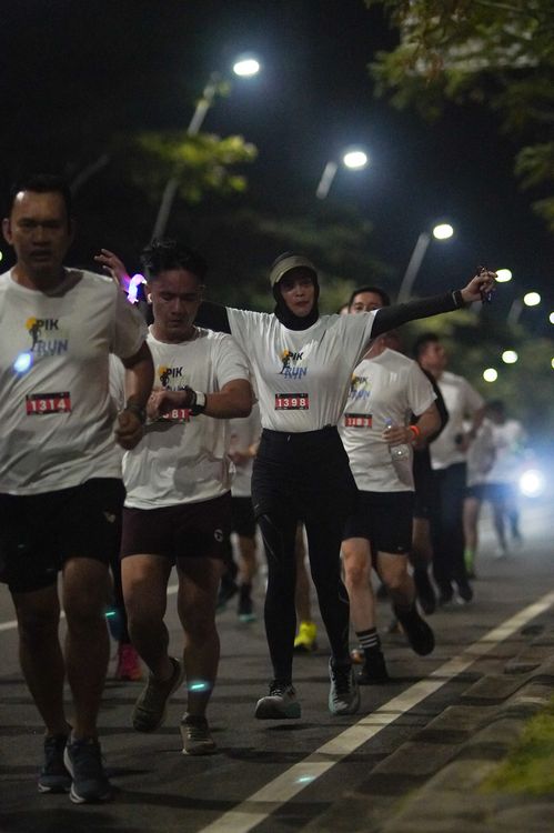 Race photo from PIK NITE RUN VIBES