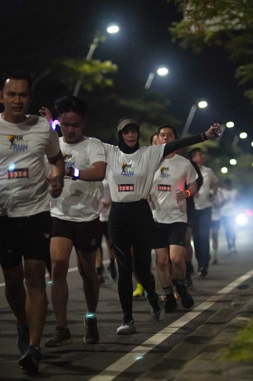 Race photo from PIK NITE RUN VIBES