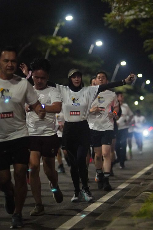 Race photo from PIK NITE RUN VIBES