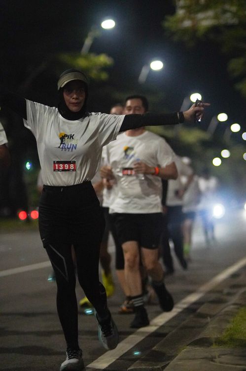 Race photo from PIK NITE RUN VIBES