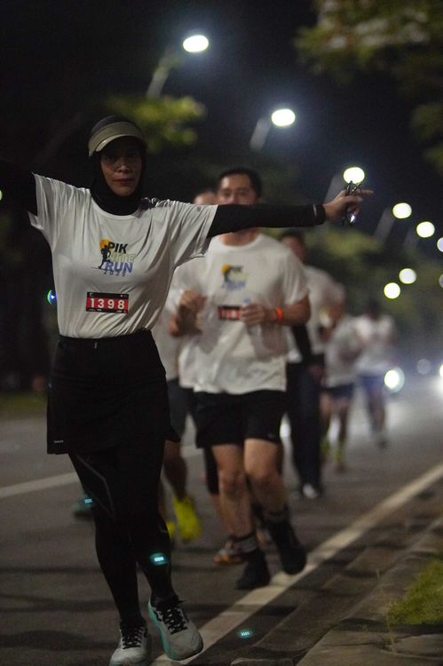 Race photo from PIK NITE RUN VIBES