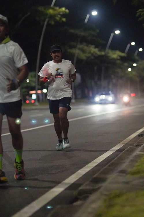 Race photo from PIK NITE RUN VIBES