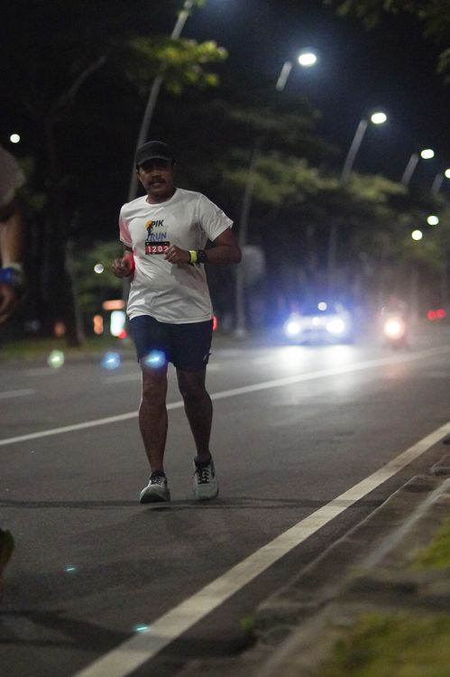 Race photo from PIK NITE RUN VIBES