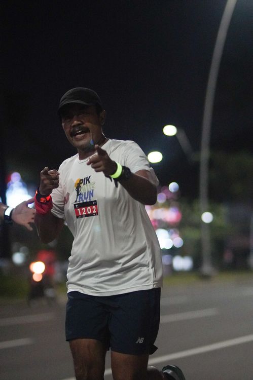 Race photo from PIK NITE RUN VIBES