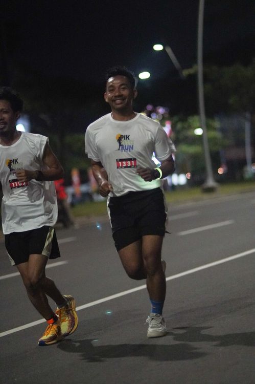 Race photo from PIK NITE RUN VIBES
