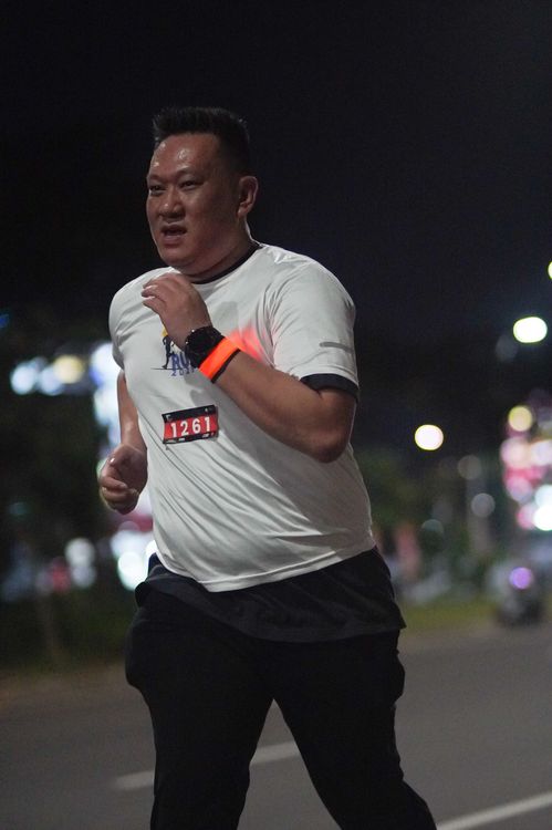 Race photo from PIK NITE RUN VIBES